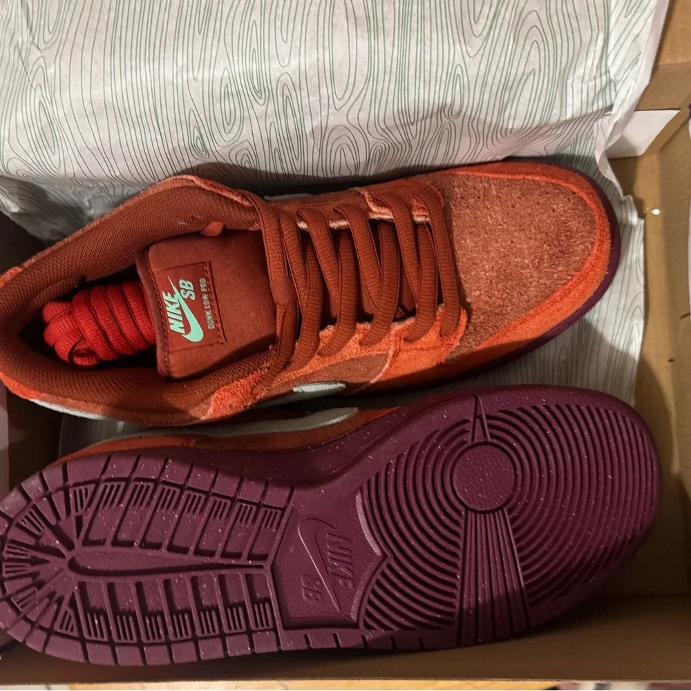 2023
Dunk Low SB 'Mystic Red'  NWT and box - Picture 10 of 12